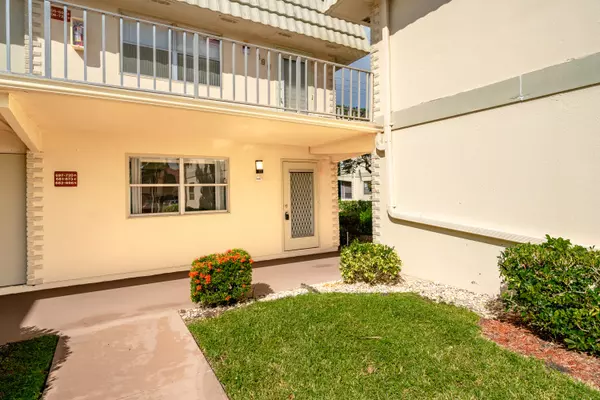 682 Saxony O O, Delray Beach, FL 33446