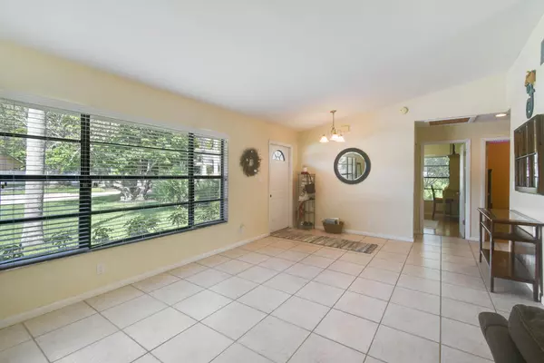 Tequesta, FL 33469,4440 Colette DR