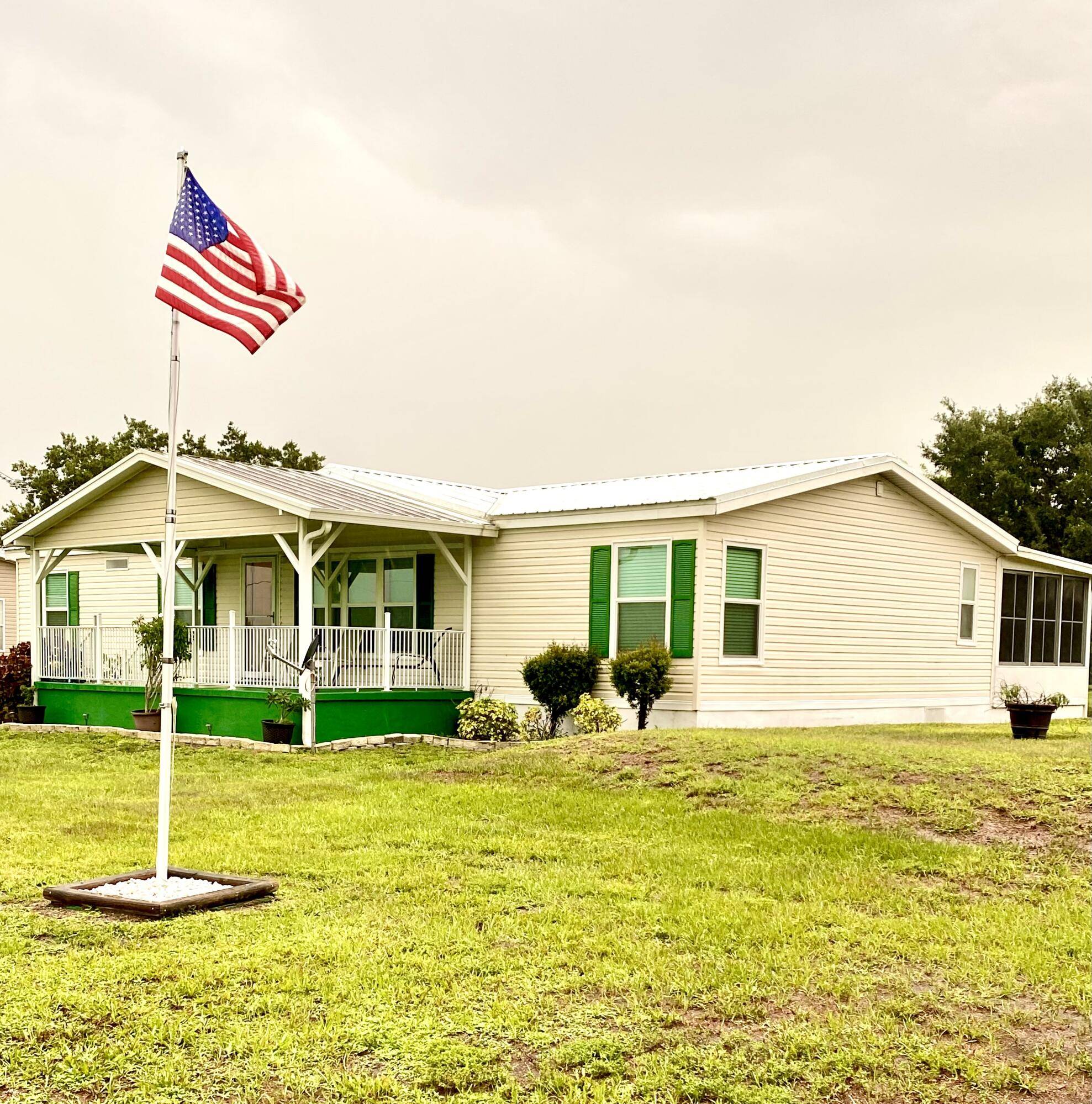 745 NE 104th CT,  Okeechobee,  FL 34974