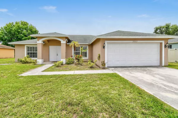 2062 SW Greenan LN, Port Saint Lucie, FL 34953