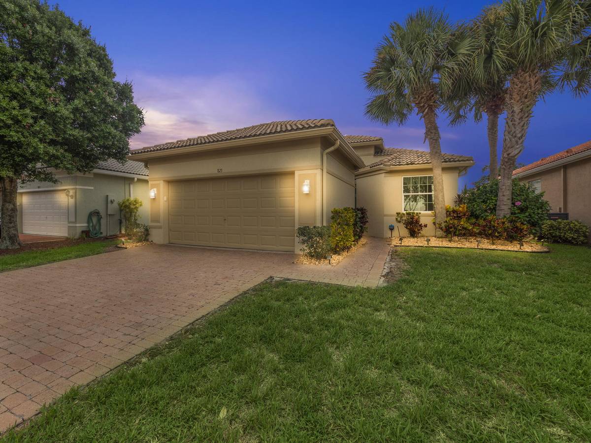 Port Saint Lucie, FL 34983,823 NW Rutherford CT