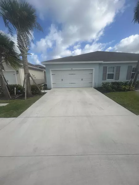 845 Persimmon PL, Fort Pierce, FL 34981