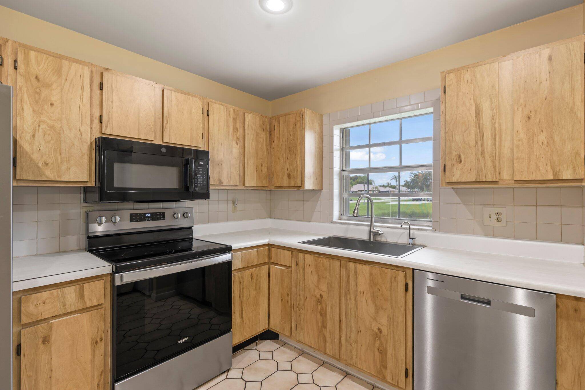 Fort Pierce, FL 34982,5797 Moss CT 4