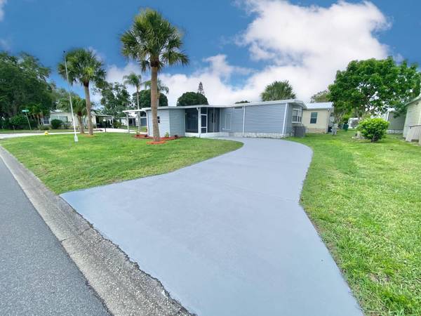 Barefoot Bay, FL 32976,1038 Warbler CT