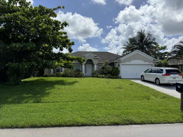 2419 SW Sansom LN, Port Saint Lucie, FL 34953