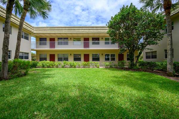 44 Vista Gardens TRL 104, Vero Beach, FL 32962