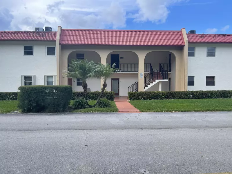 141 Lake Frances DR, West Palm Beach, FL 33411