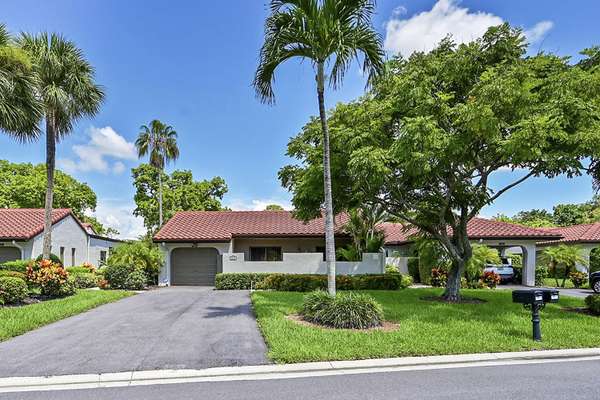 Boca Raton, FL 33428,9247 Pecky Cypress LN 12a