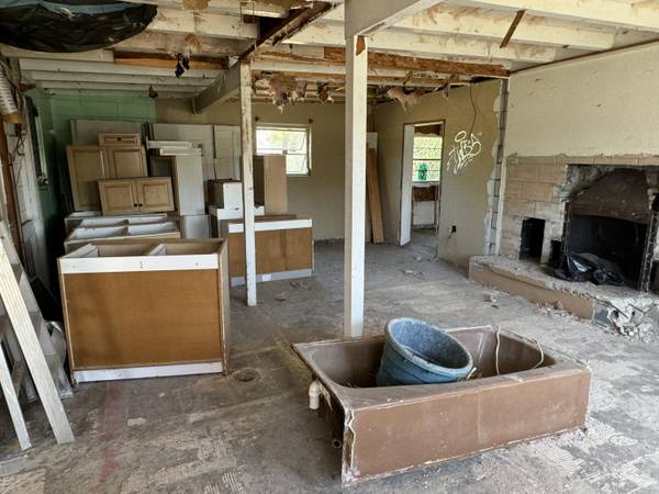 4676 Arcadia AVE Fort Pierce, FL 34946