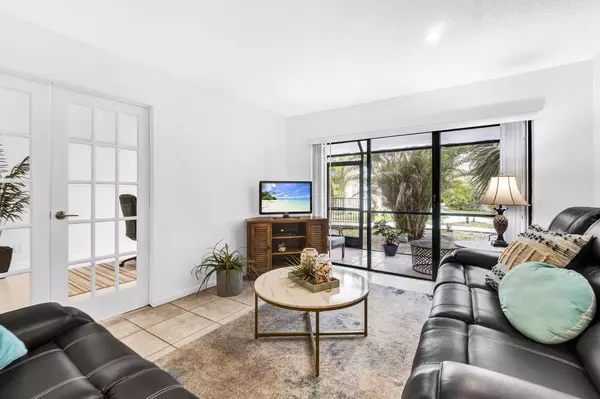 Plantation, FL 33324,301 N Pine Island RD 152