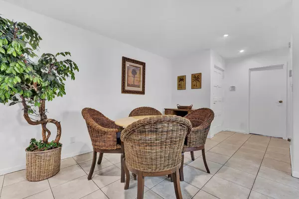 Plantation, FL 33324,301 N Pine Island RD 152