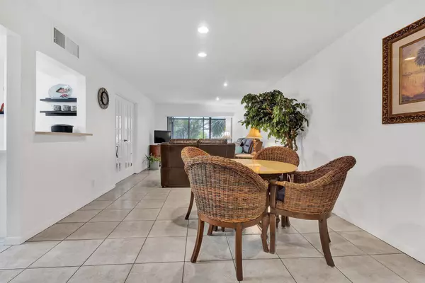 Plantation, FL 33324,301 N Pine Island RD 152