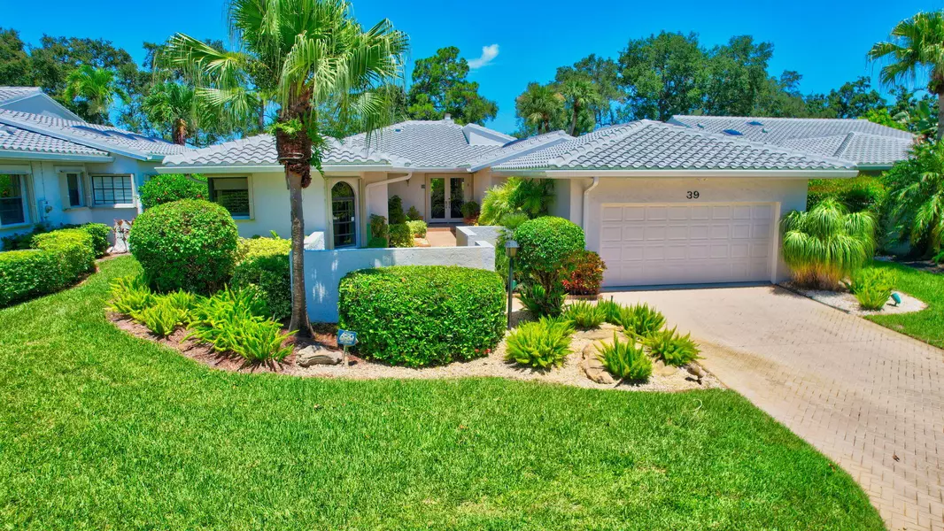 39 Northwoods LN, Boynton Beach, FL 33436