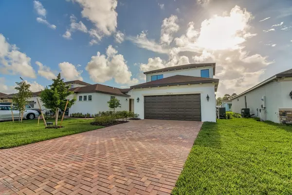 220 SE Via Visconti, Port Saint Lucie, FL 34952