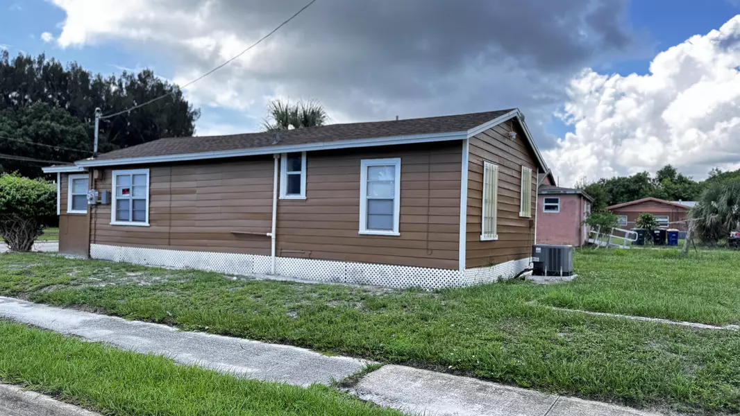 713 N 19th ST, Fort Pierce, FL 34950