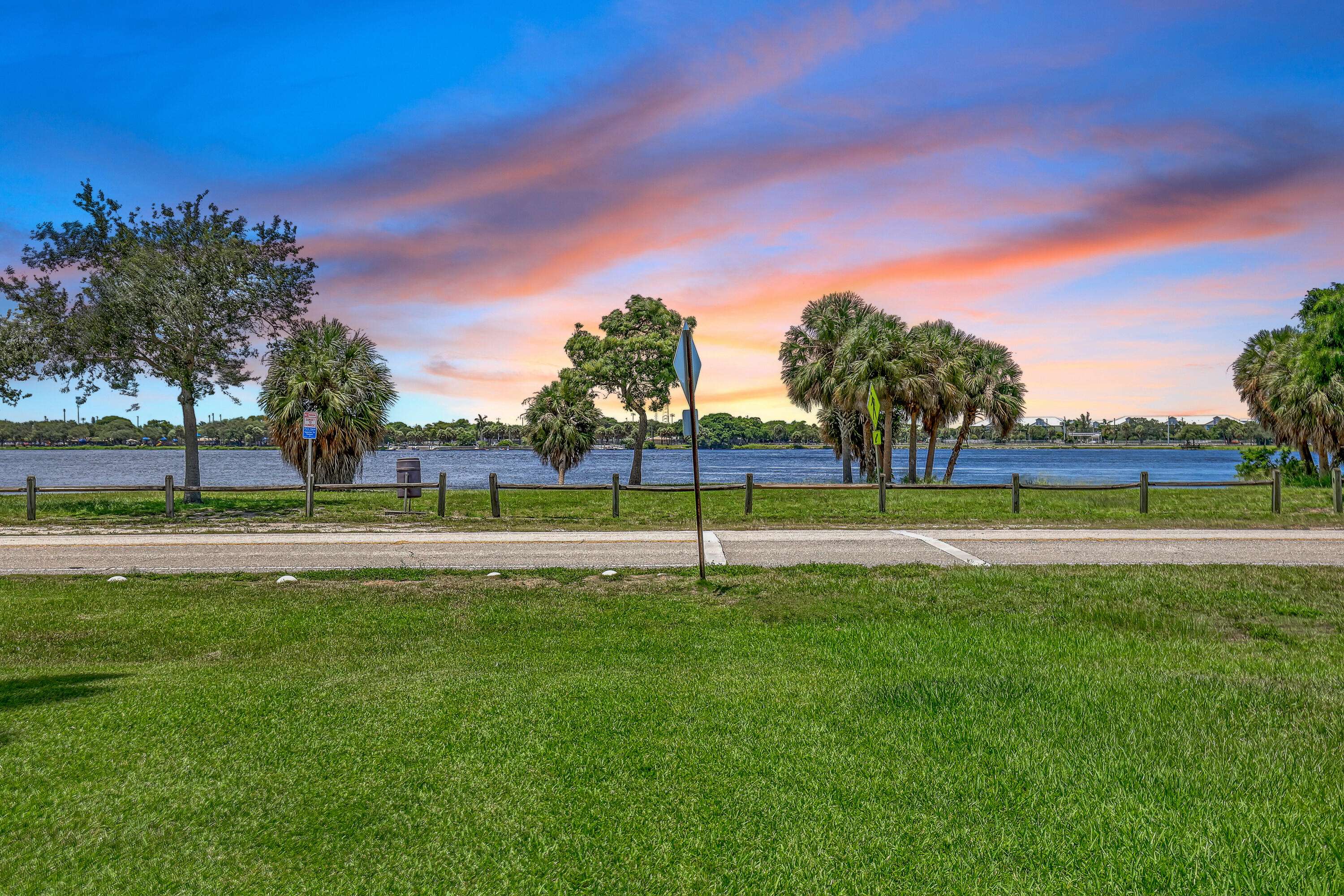 Lake Worth Beach, FL 33461,2381 Sunset AVE 302