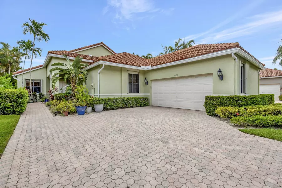 10174 Dover Carriage LN, Lake Worth, FL 33449