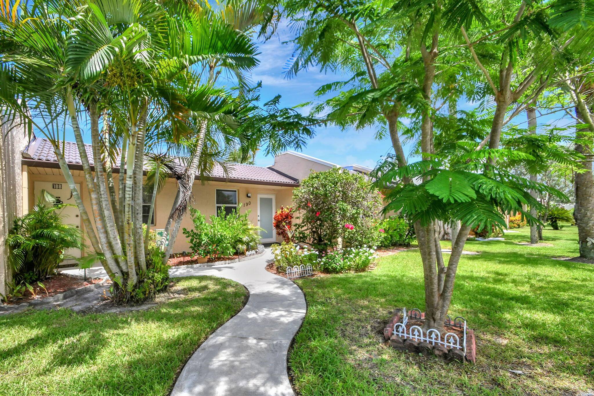 190 Lake Meryl DR, West Palm Beach, FL 33411
