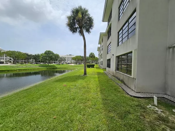 Boca Raton, FL 33433,6049 Balboa CIR 106