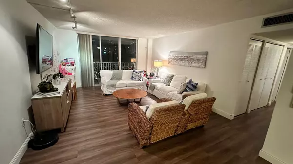 Aventura, FL 33160,2801 NE 183rd ST 414w