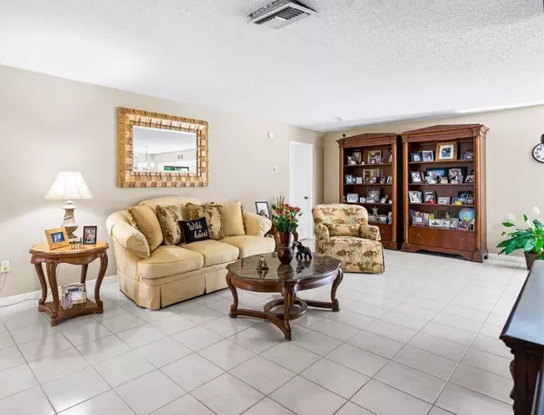 Greenacres, FL 33463,6369 Lakemont CIR