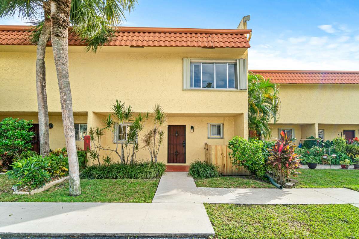 Boca Raton, FL 33486,892 SW 9th Street CIR 9