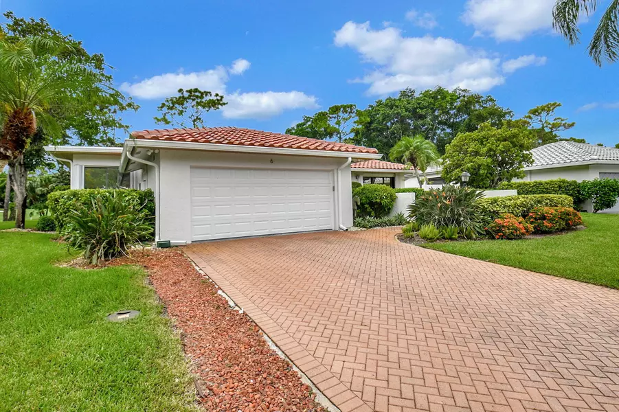 6 Northwoods LN, Boynton Beach, FL 33436