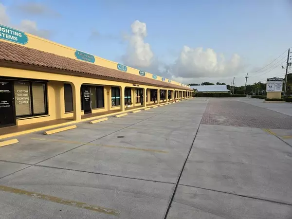 Tequesta, FL 33469,357 S Cypress DR 1