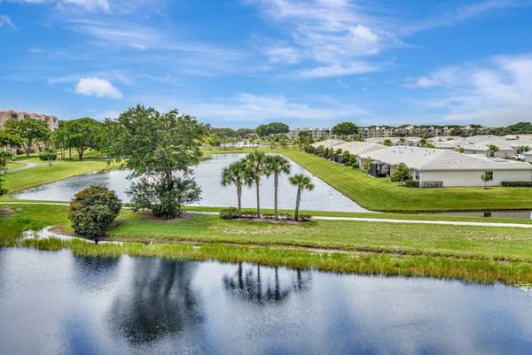 Delray Beach, FL 33446,6866 Huntington LN 404