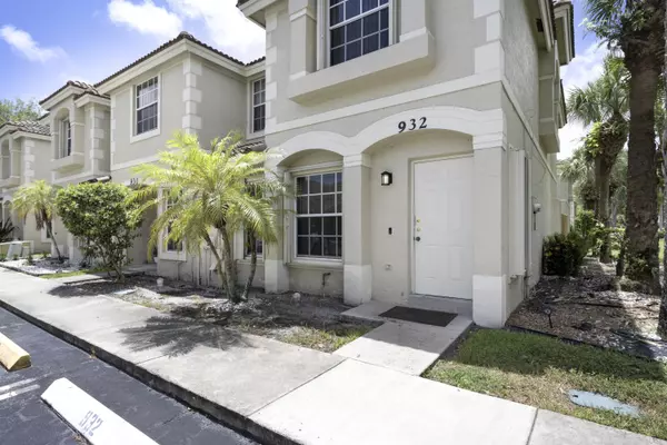 932 Summit Lake DR, West Palm Beach, FL 33406