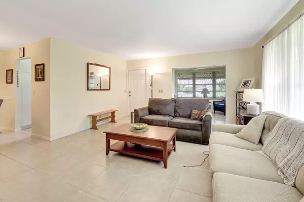 Delray Beach, FL 33445,875 North DR Apt A