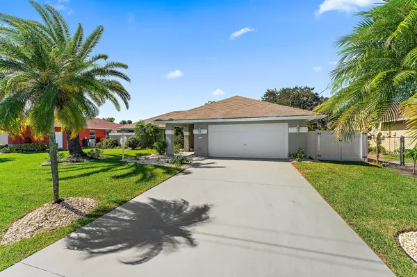 1586 SE Mariana RD, Port Saint Lucie, FL 34952