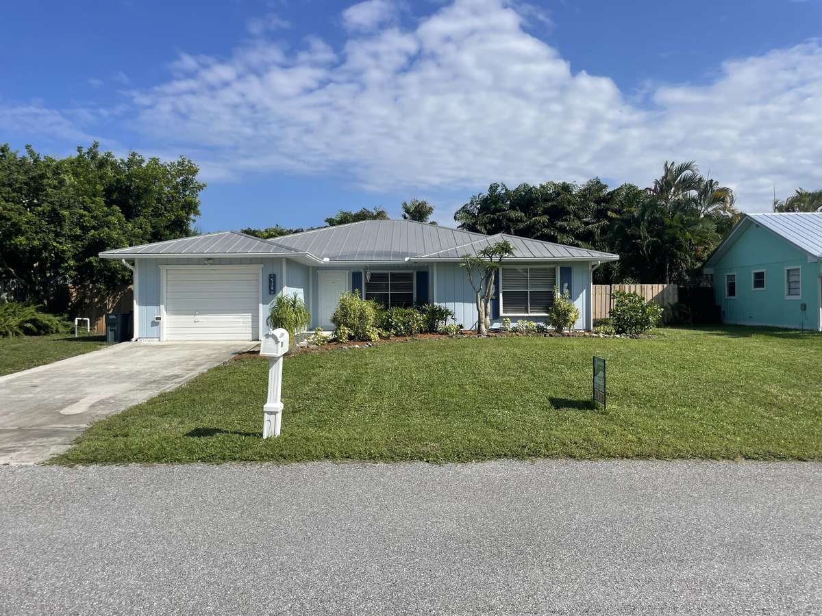 Jensen Beach, FL 34957,928 NE Maranta Terrado