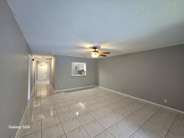 Boca Raton, FL 33428,22415 SW 61st WAY 206