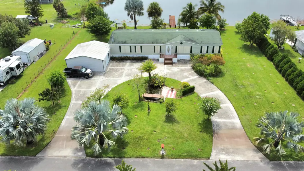 1041 Peaceful LN, Moore Haven, FL 33471