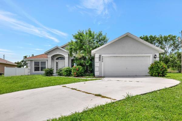 4550 SW Oscar CT, Port Saint Lucie, FL 34953