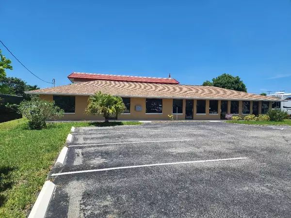 492 Maple AVE, Fort Pierce, FL 34982