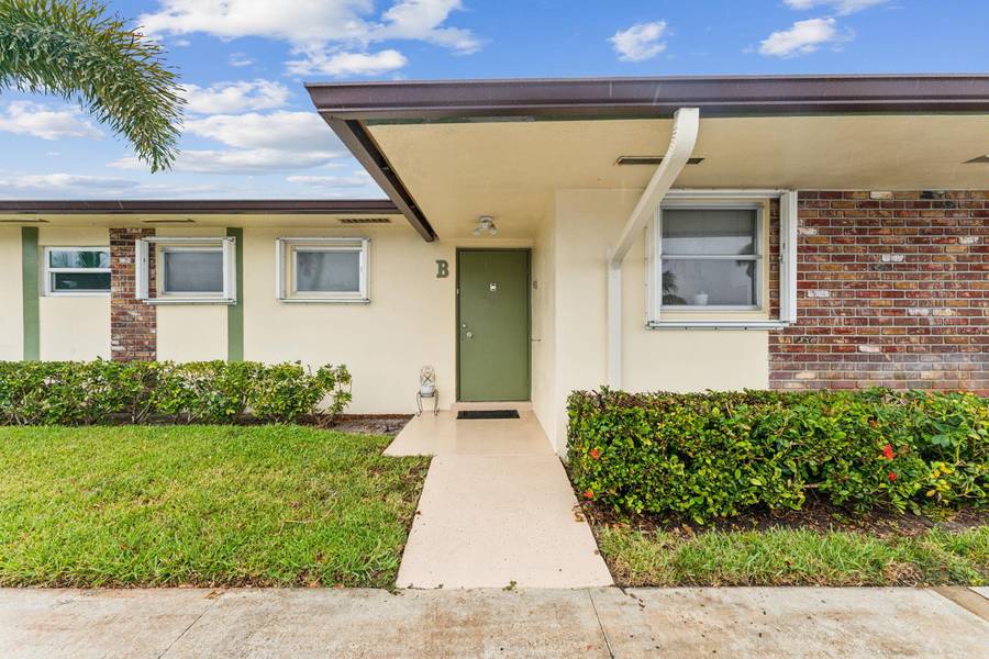 2935 W Crosley DR B, West Palm Beach, FL 33415