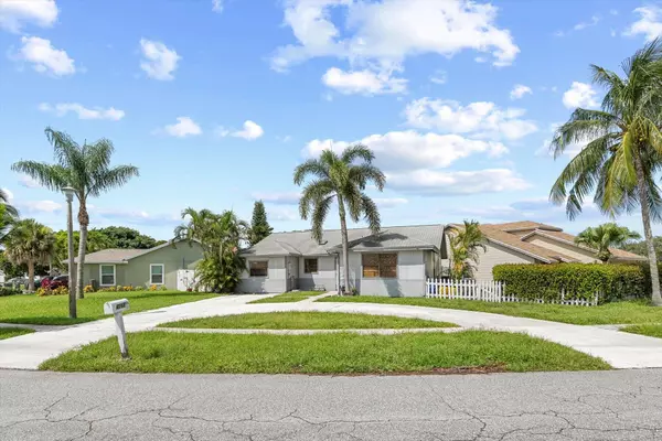 4768 Brook DR, West Palm Beach, FL 33417