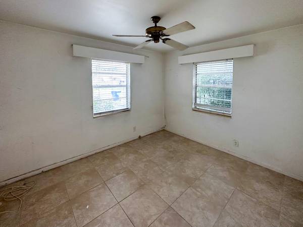 Lantana, FL 33462,703 W Palm ST E