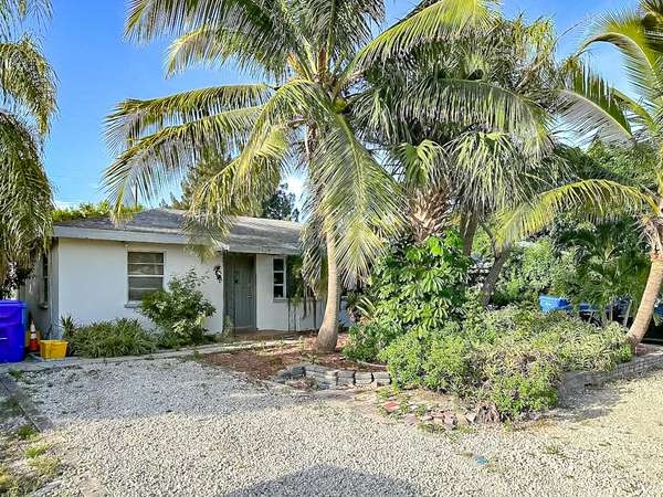 Lantana, FL 33462,703 W Palm ST E