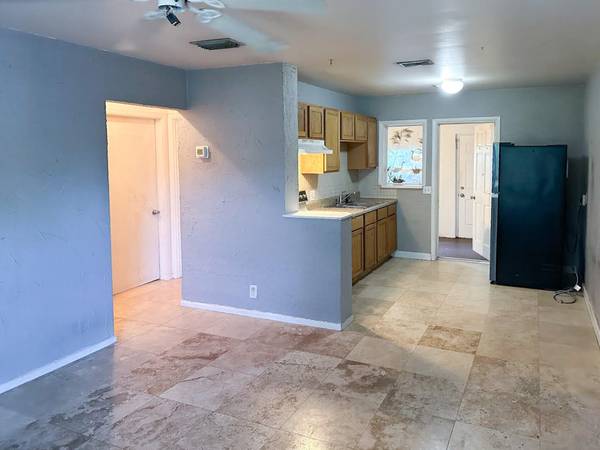 Lantana, FL 33462,703 W Palm ST E