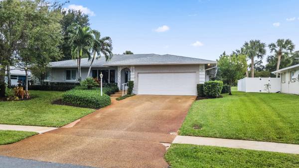 3210 Lakeview DR, Delray Beach, FL 33445