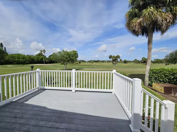 8004 SE Saratoga DR, Hobe Sound, FL 33455