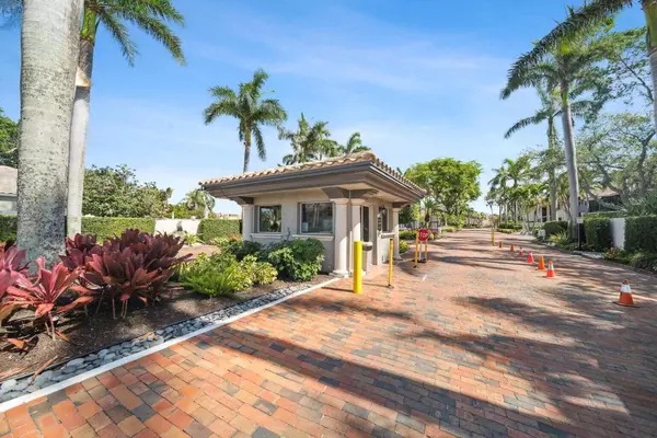 Delray Beach, FL 33483,100 Pelican Pointe DR 102