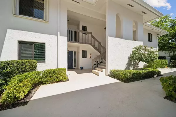 Delray Beach, FL 33483,100 Pelican Pointe DR 102