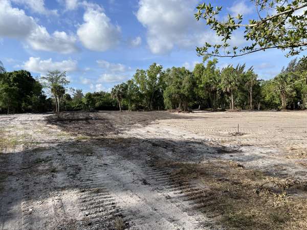 Loxahatchee Groves, FL 33470,15590 North RD