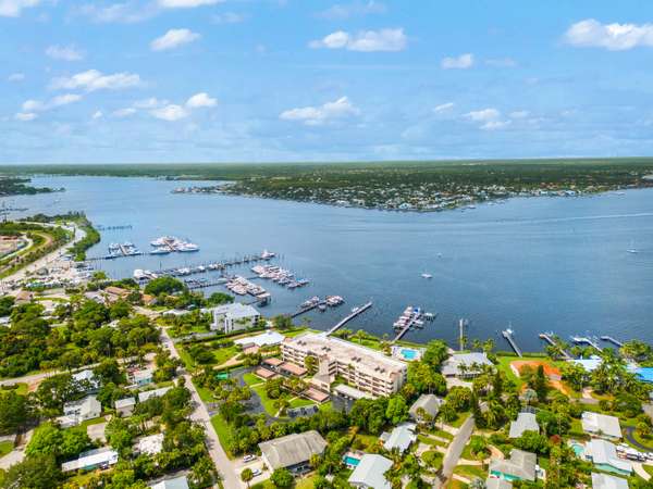 Stuart, FL 34994,625 NW North River DR 303