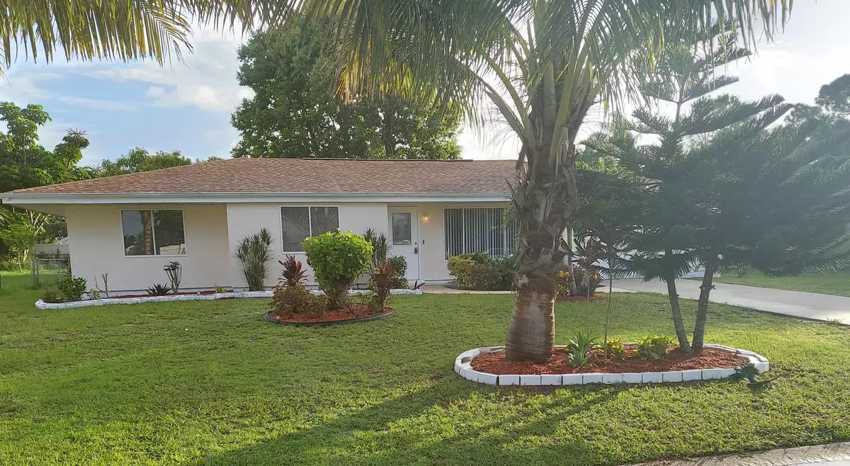 Port Saint Lucie, FL 34953,433 SW SW Eastport CIR