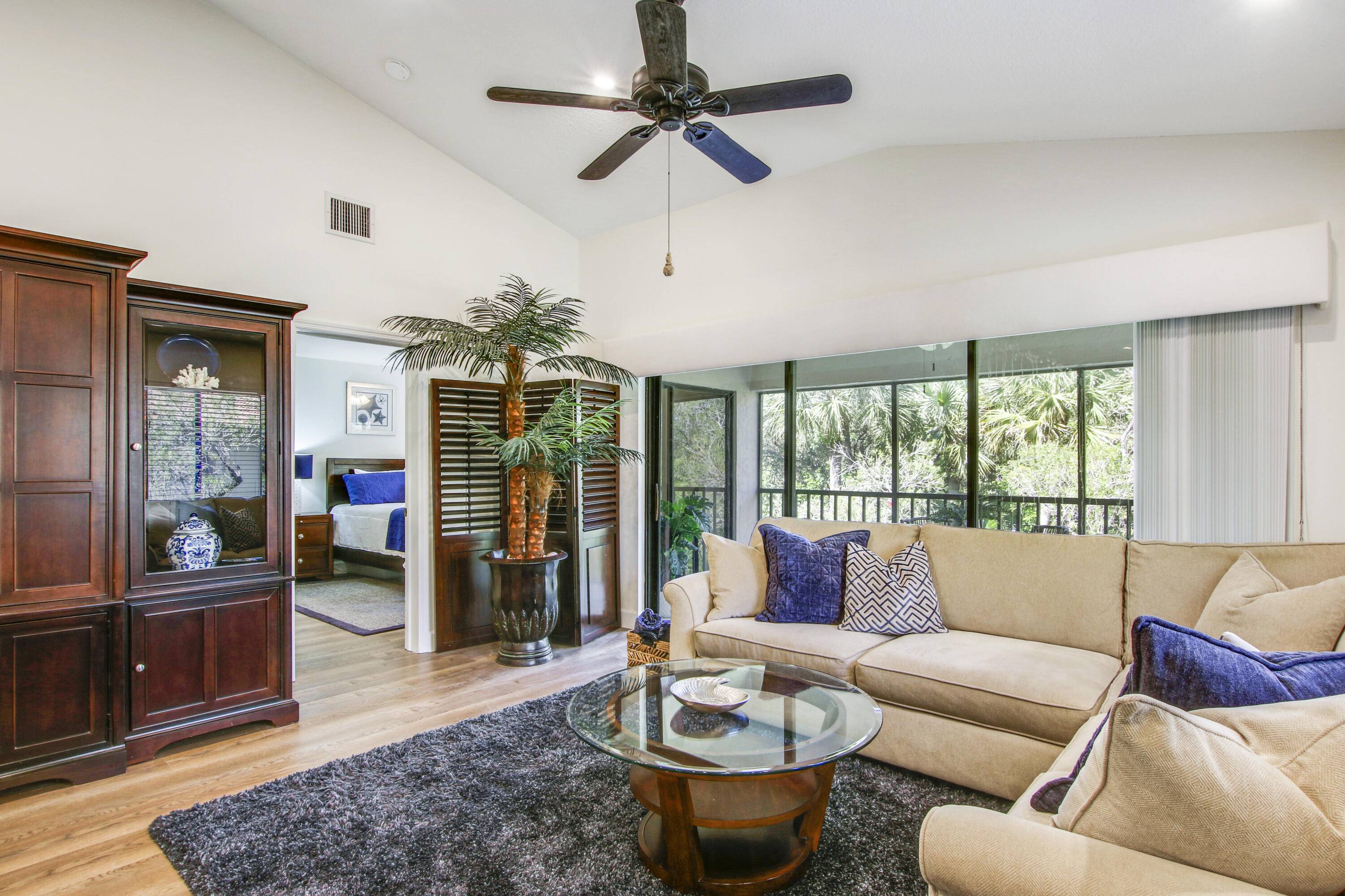 1103 Duncan CIR 204, Palm Beach Gardens, FL 33418